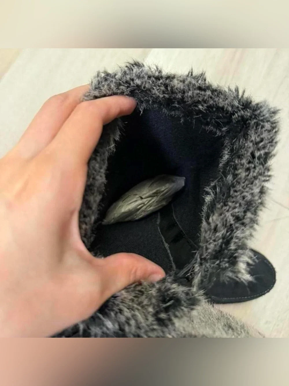 Y2K grunge American eagle fur boots with bow🩶